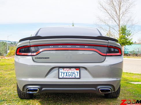 Used 2017 Dodge Charger SE w/ Blacktop Package RWD image 13