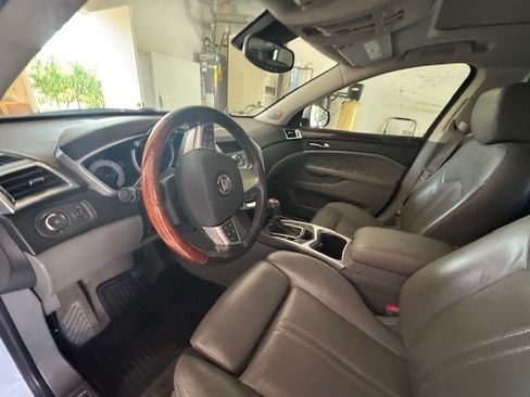 Used 2010 Cadillac SRX Premium image 10