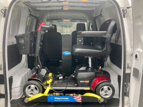 Used 2020 Nissan NV200 SV image 10