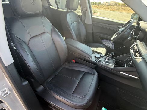 Used 2018 Alfa Romeo Stelvio AWD image 14