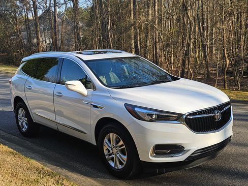 Used 2019 Buick Enclave Essence image 2