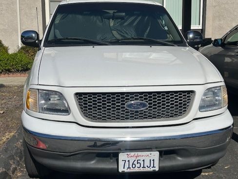 Used 2003 Ford F150 XLT image 2