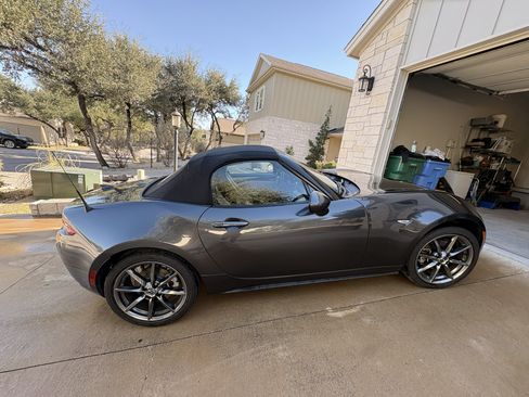 Used 2016 MAZDA MX-5 Miata Grand Touring image 2