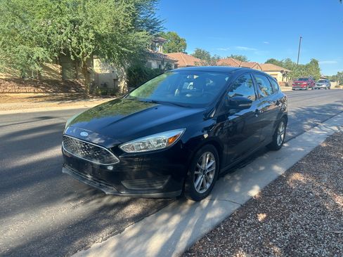 Used 2017 Ford Focus SE image 2