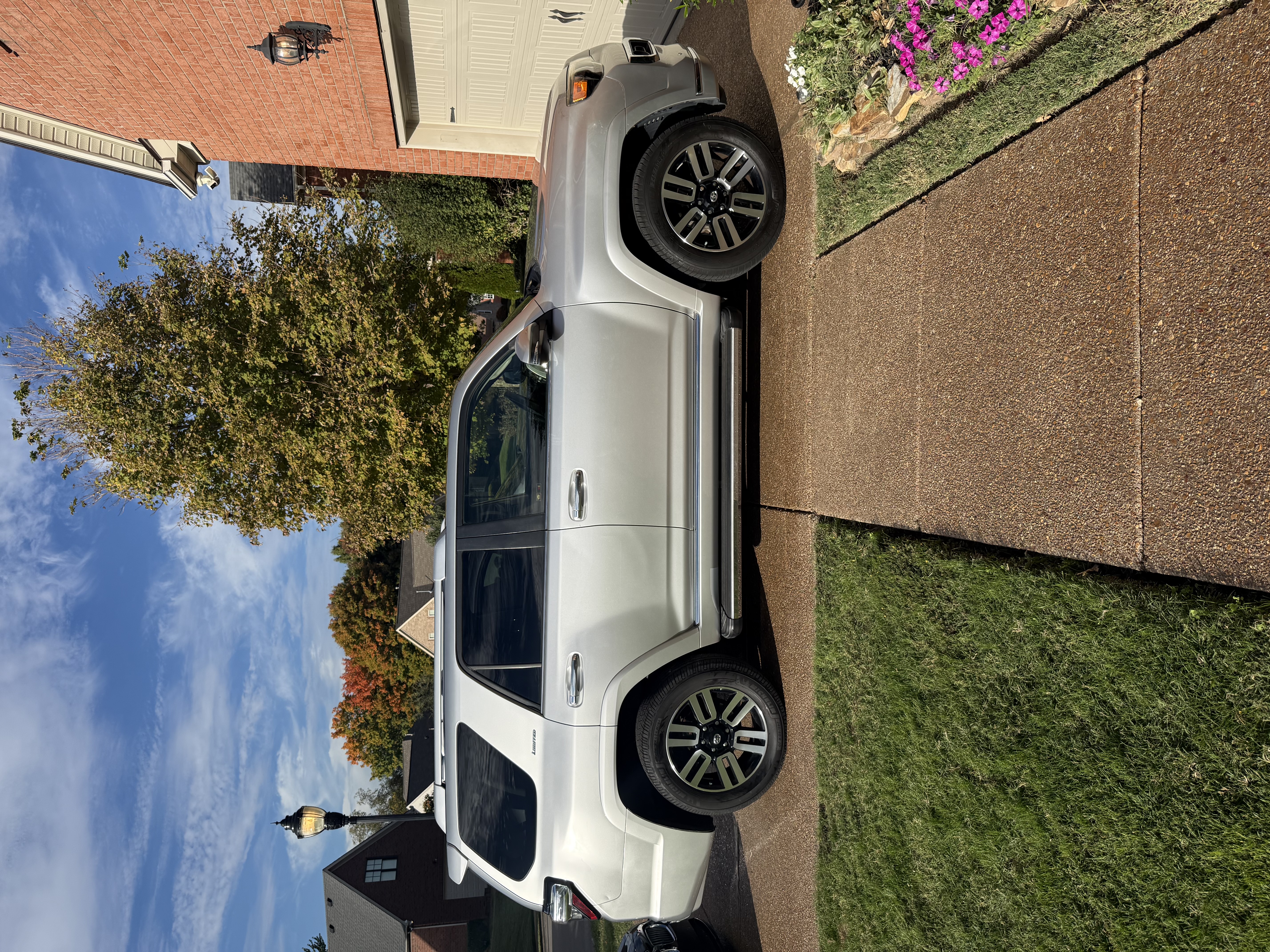 Used 2014 Toyota 4Runner Limited AWD/4WD image 1