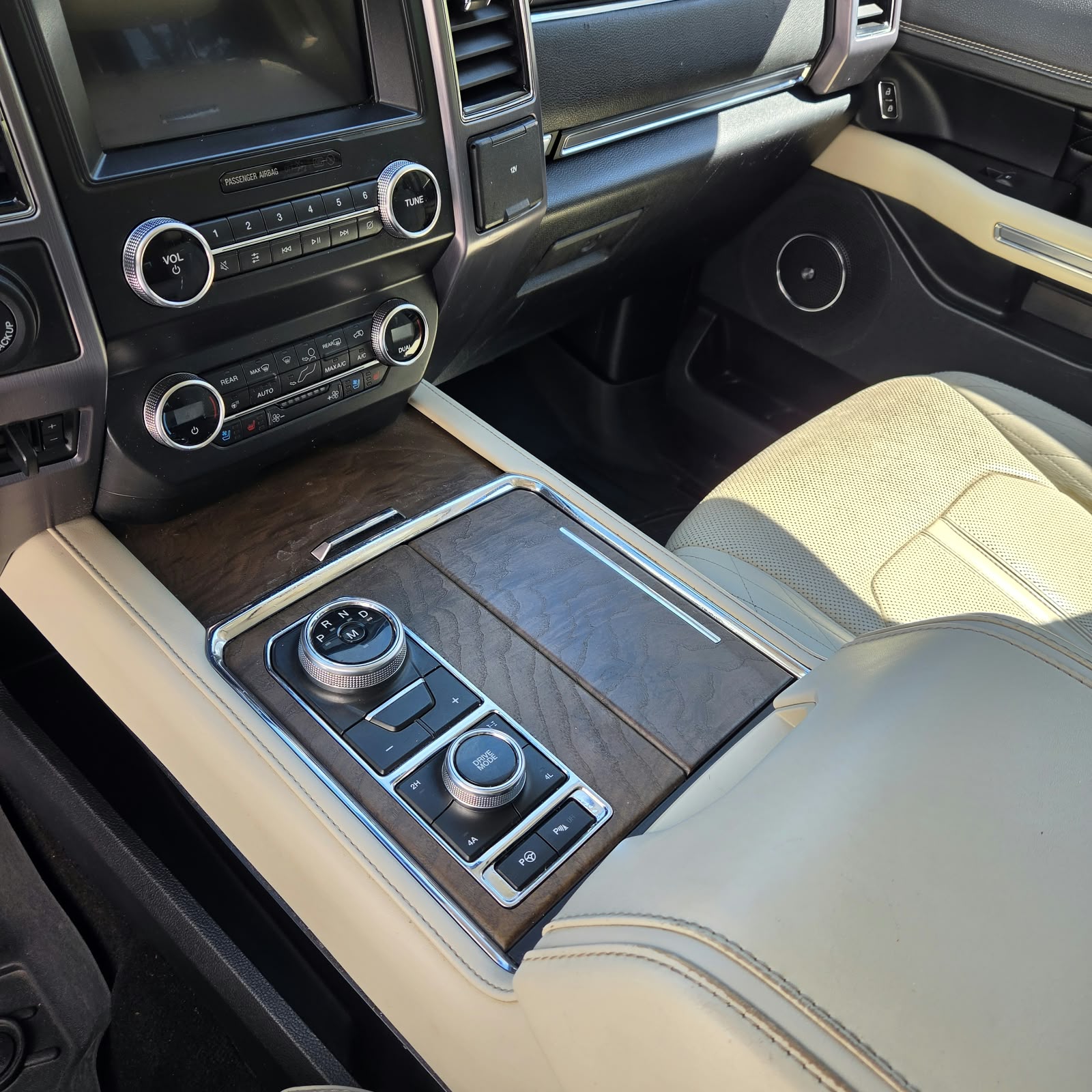 Used 2019 Ford Expedition Max Platinum AWD/4WD image 28