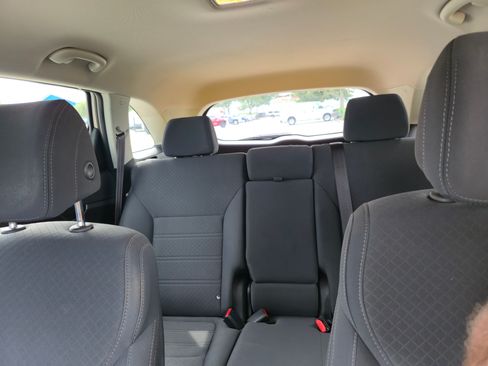 Used 2017 Kia Sorento LX w/ LX Convenience Package image 6