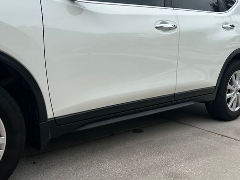 Used 2017 Nissan Rogue SV image 4