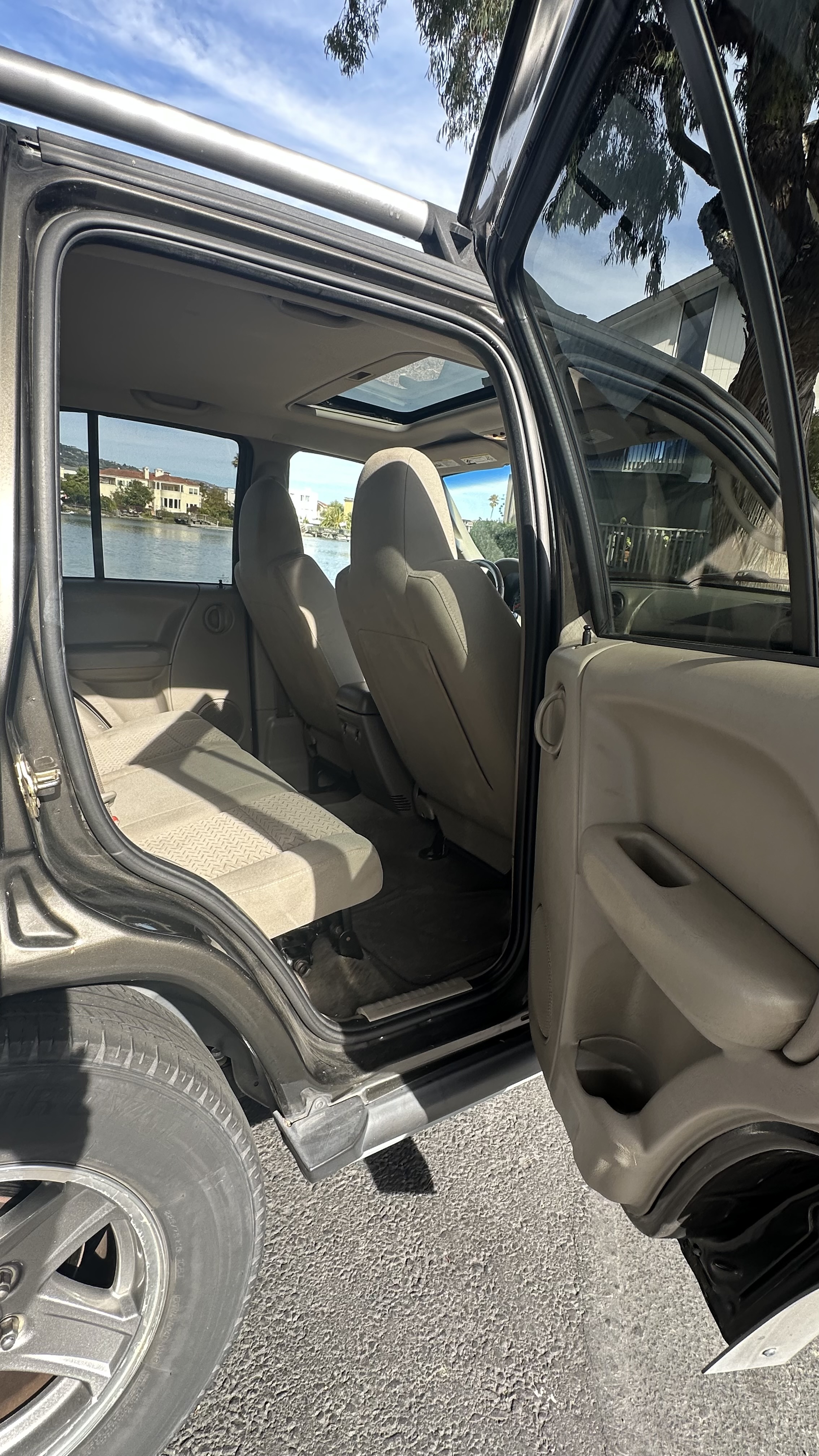 Used 2006 Jeep Liberty Renegade w/ Trailer Tow Group AWD/4WD image 11