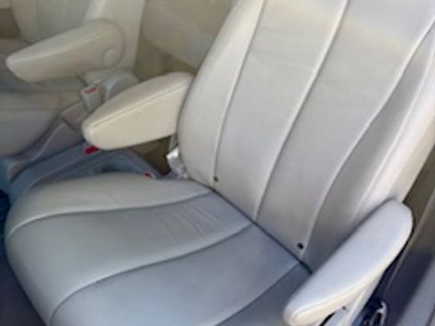 Used 2014 Toyota Sienna XLE image 12