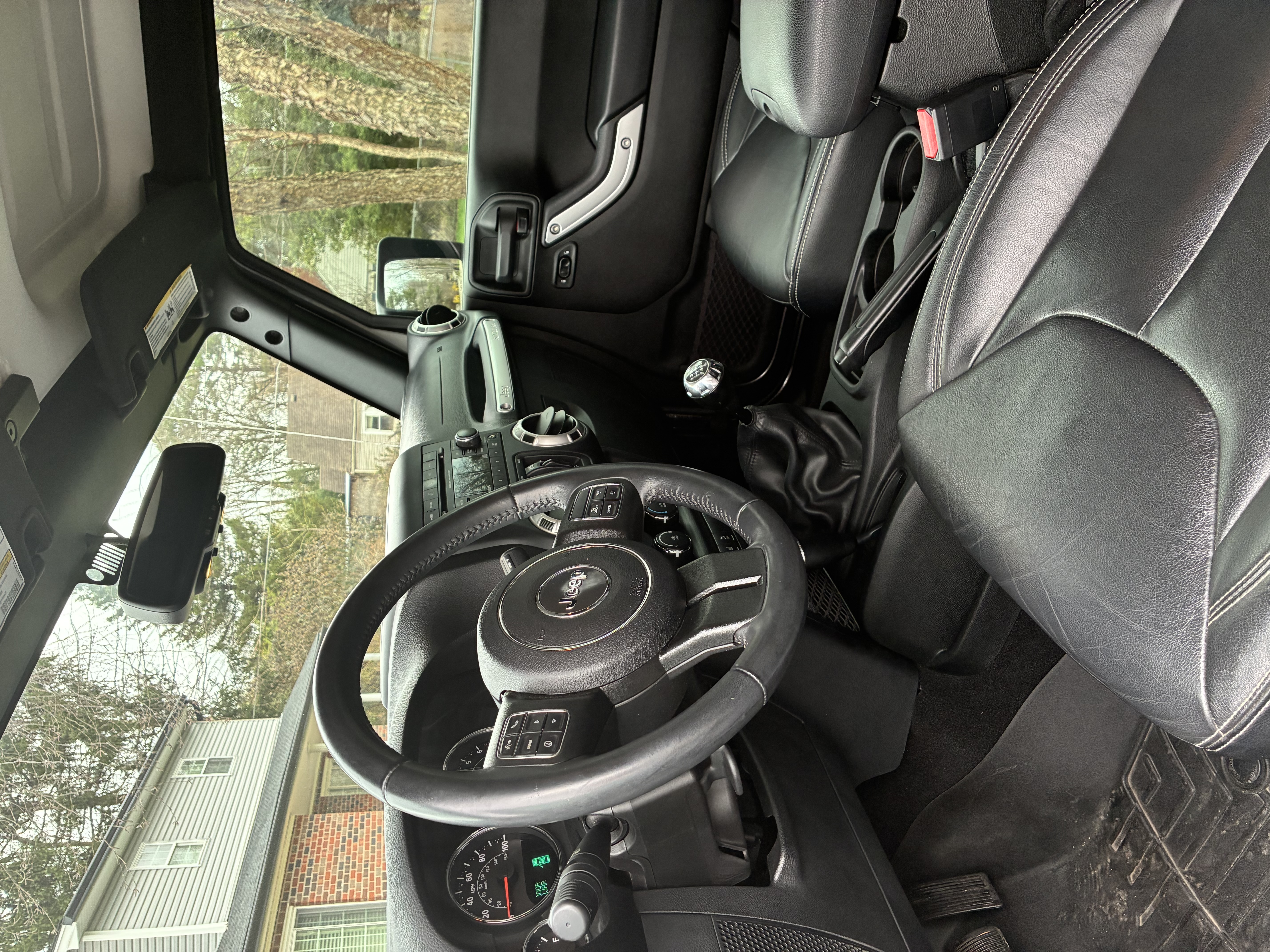 Used 2017 Jeep Wrangler Unlimited Sahara w/ Connectivity Group AWD/4WD image 6
