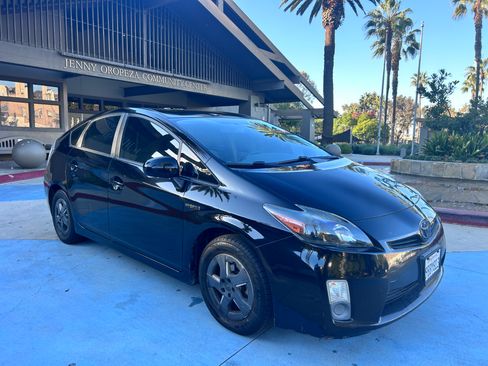 Used 2010 Toyota Prius Three image 1