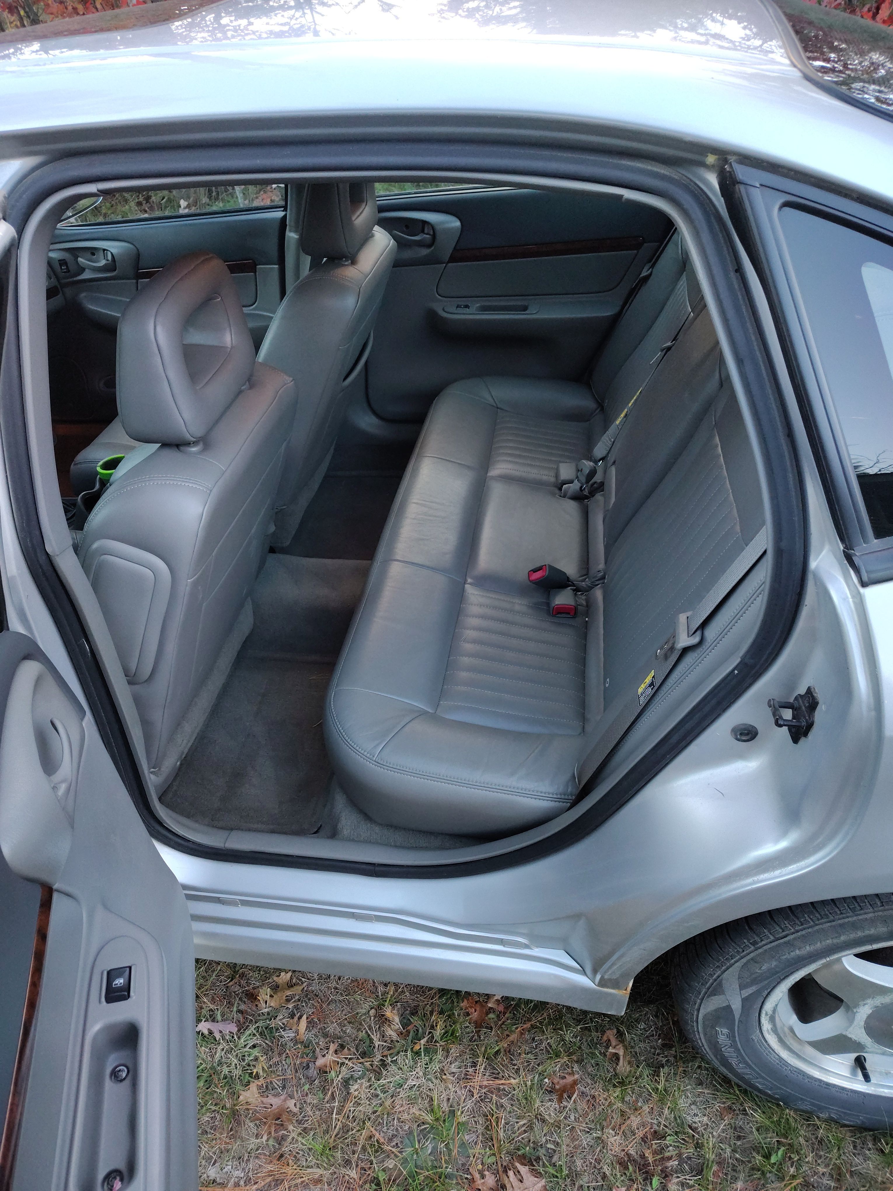 Used 2002 Chevrolet Impala LS w/ Preferred Equipment Group FWD image 6