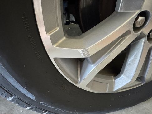 Used 2014 GMC Acadia SLT image 23