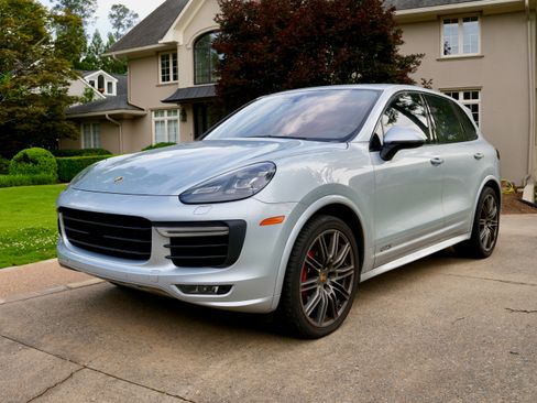 Used 2016 Porsche Cayenne GTS AWD/4WD image 1