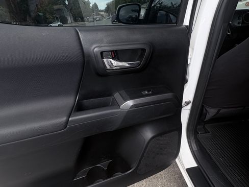 Used 2019 Toyota Tacoma TRD Off-Road w/ Technology Package AWD/4WD image 22