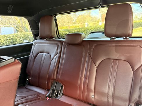 Used 2022 Ford Expedition Limited image 12