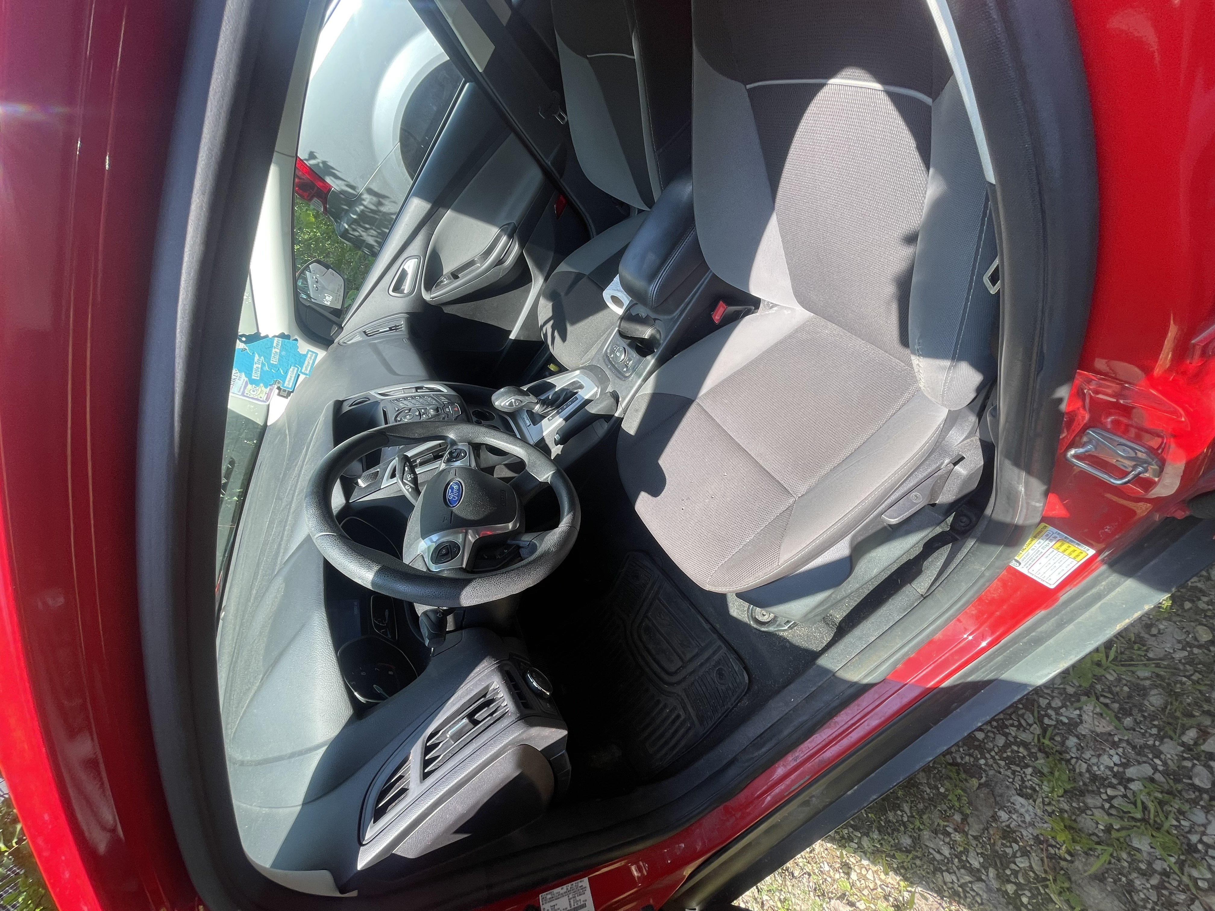 Used 2014 Ford Focus SE w/ SE Winter Package FWD image 10