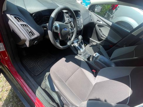 Used 2014 Ford Focus SE w/ SE Winter Package FWD image 10