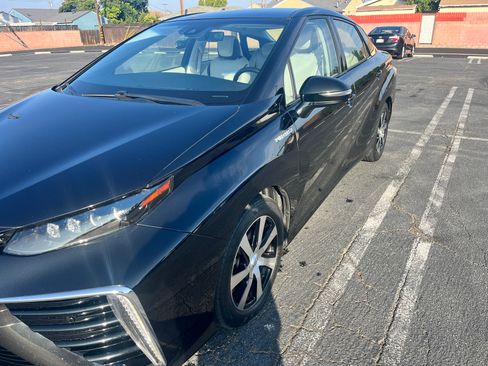 Used 2019 Toyota Mirai image 2