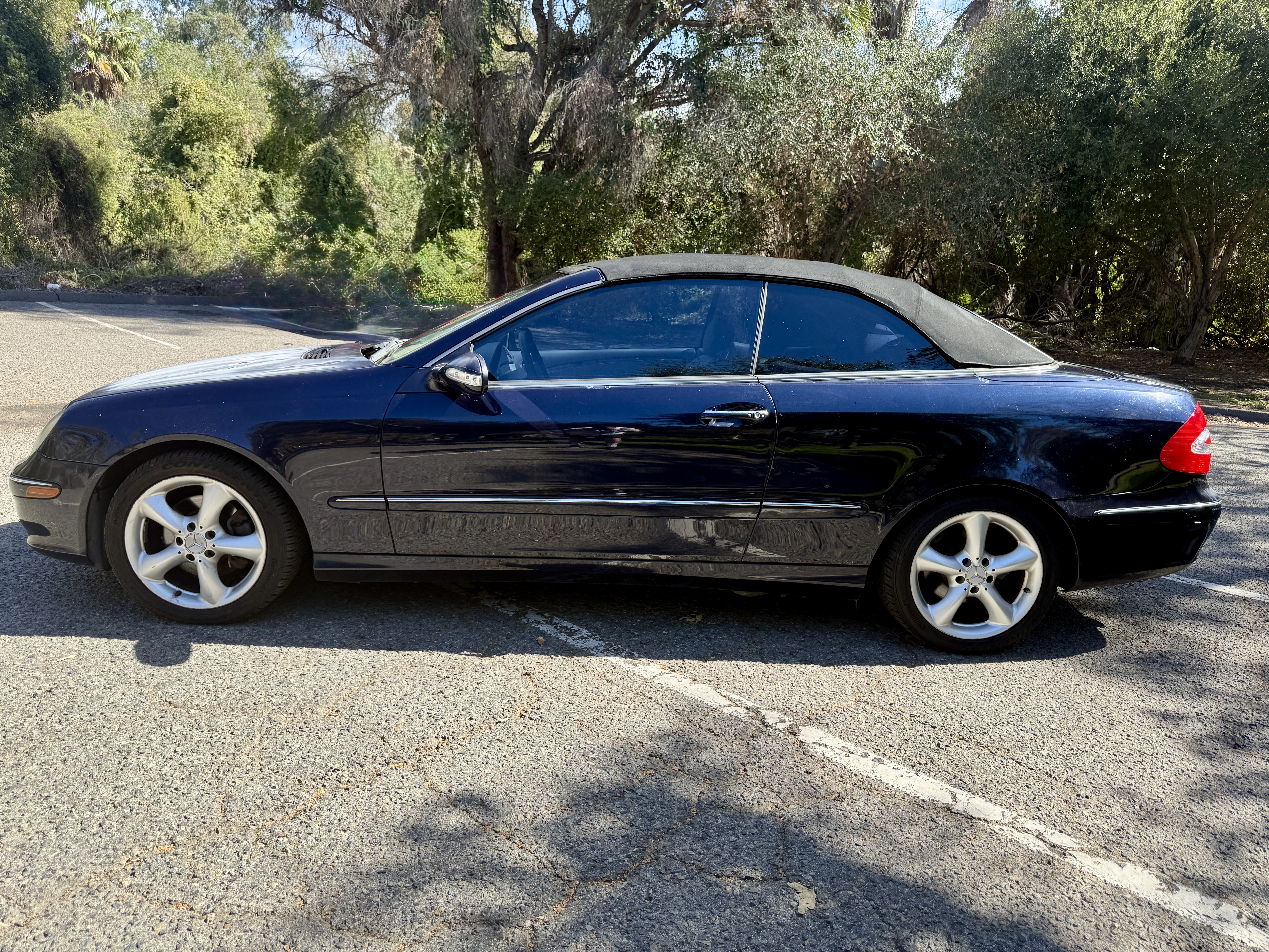 Used 2005 Mercedes-Benz CLK 320 Cabriolet image 2