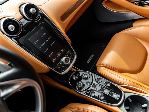Used 2020 McLaren GT image 14