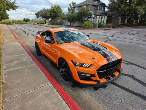 Used 2021 Ford Mustang Shelby GT500 w/ Carbon Fiber Handling Package image 2