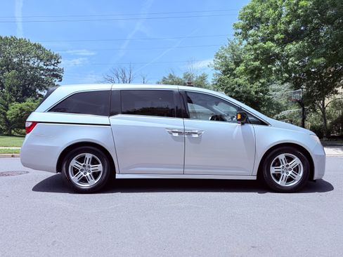 Used 2011 Honda Odyssey Touring Elite image 5