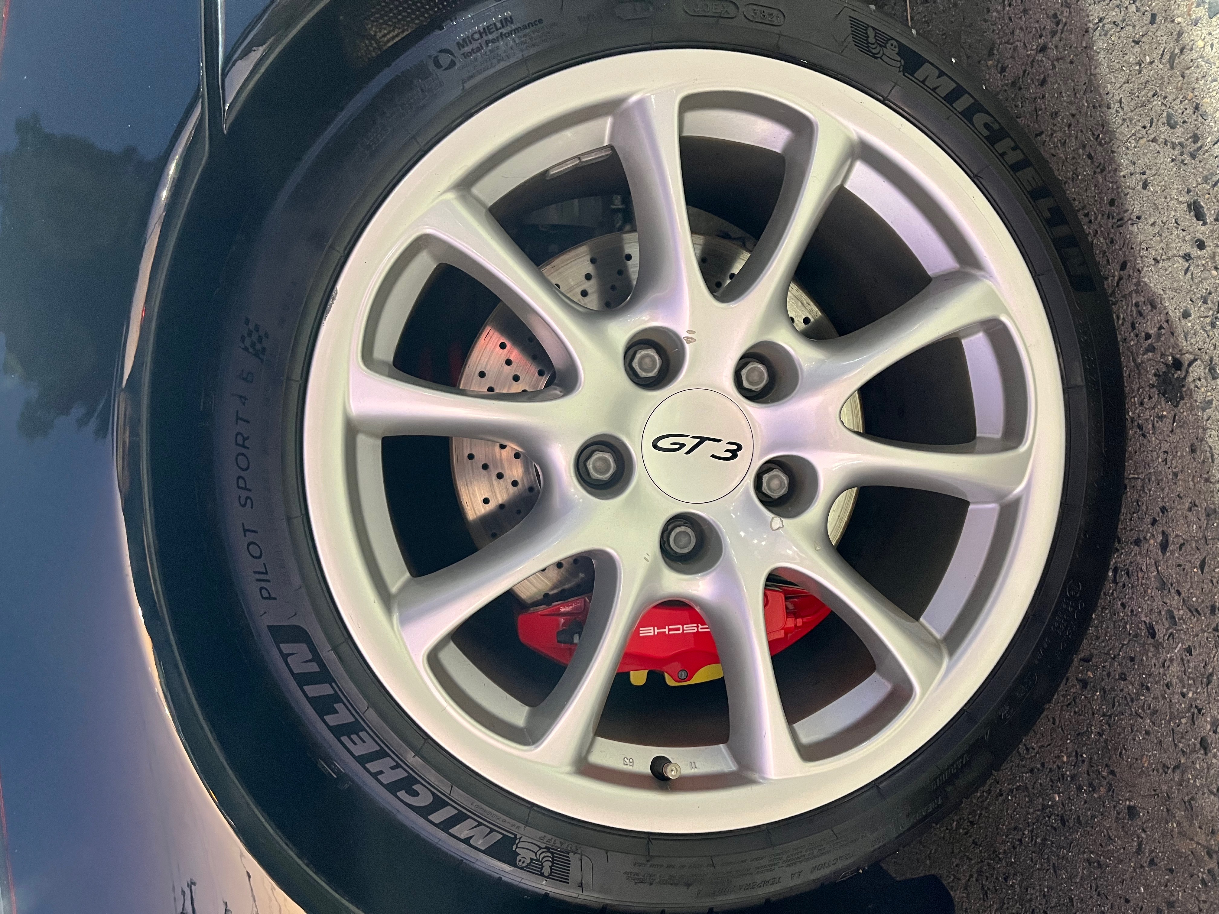 Used 2004 Porsche 911 GT3 RWD image 17
