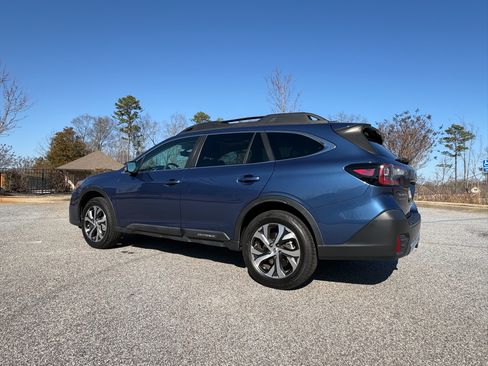 Used 2022 Subaru Outback Limited XT image 9