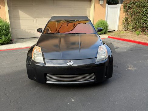Used 2004 Nissan 350Z Touring image 2