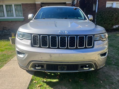 Used 2018 Jeep Grand Cherokee Limited image 11