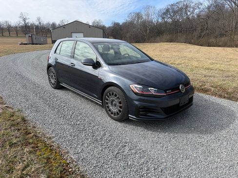 Used 2018 Volkswagen GTI SE image 2