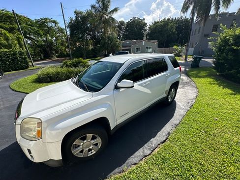 Used 2011 GMC Terrain SLE FWD image 13
