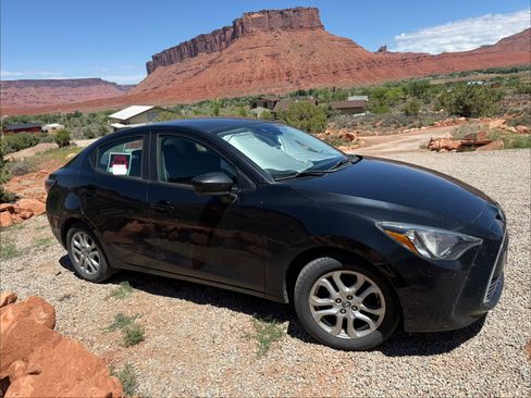 Used 2016 Scion iA FWD image 9