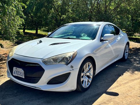 Used 2013 Hyundai Genesis 2.0T image 8