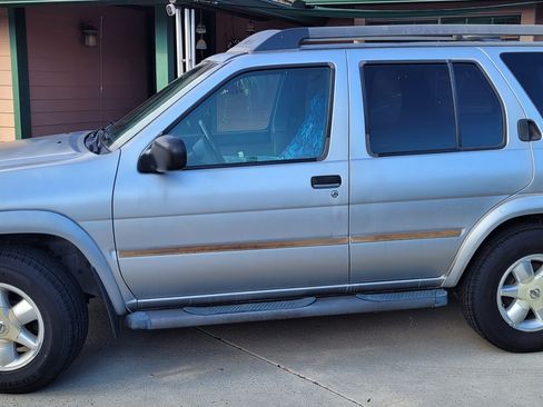 Used 2002 Nissan Pathfinder SE image 4