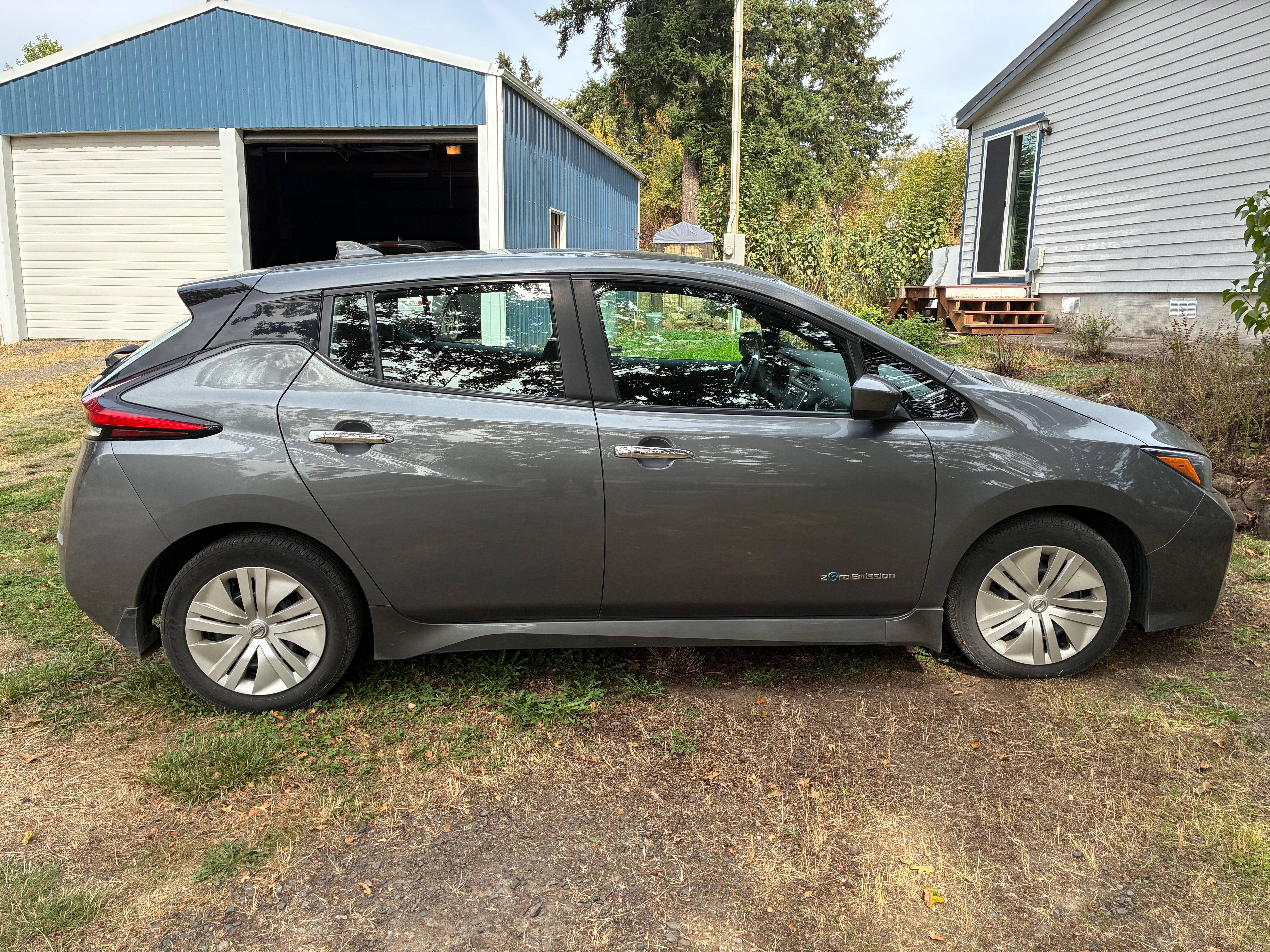 Used 2018 Nissan Leaf S w/ S Charge Package FWD image 1