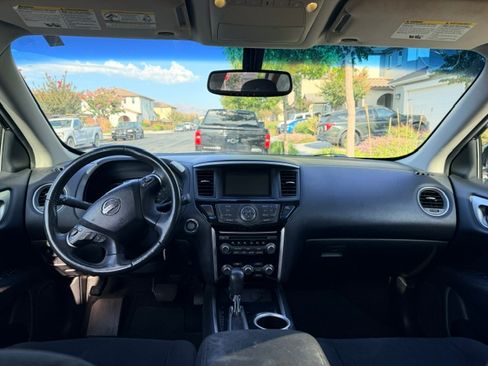 Used 2016 Nissan Pathfinder SV FWD image 5