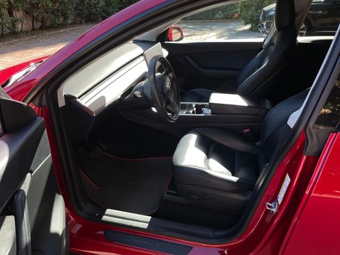 Used 2020 Tesla Model Y Long Range image 10