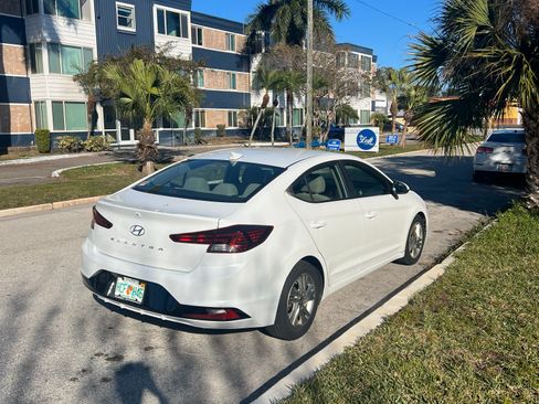 Used 2019 Hyundai Elantra SEL image 9