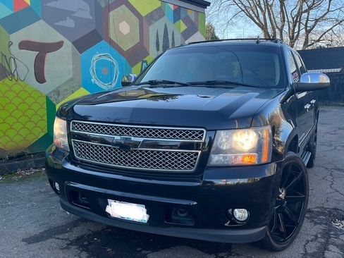 Used 2008 Chevrolet Avalanche LTZ w/ LTZ Preferred Equipment Group image 2