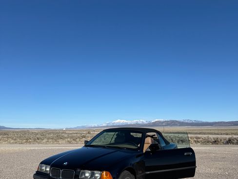 Used 1996 BMW 318i Convertible image 1
