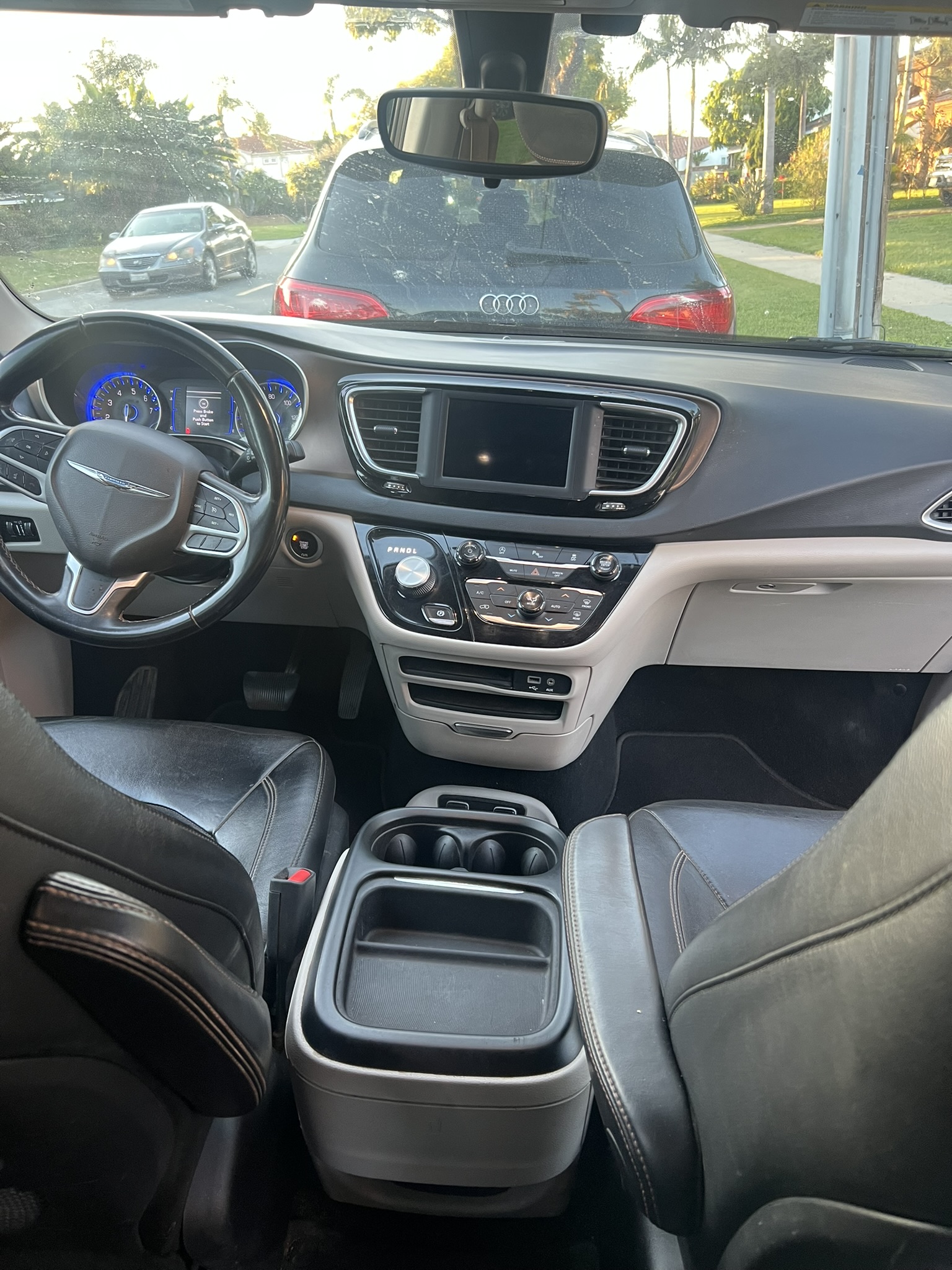 Used 2018 Chrysler Pacifica Touring-L FWD image 10