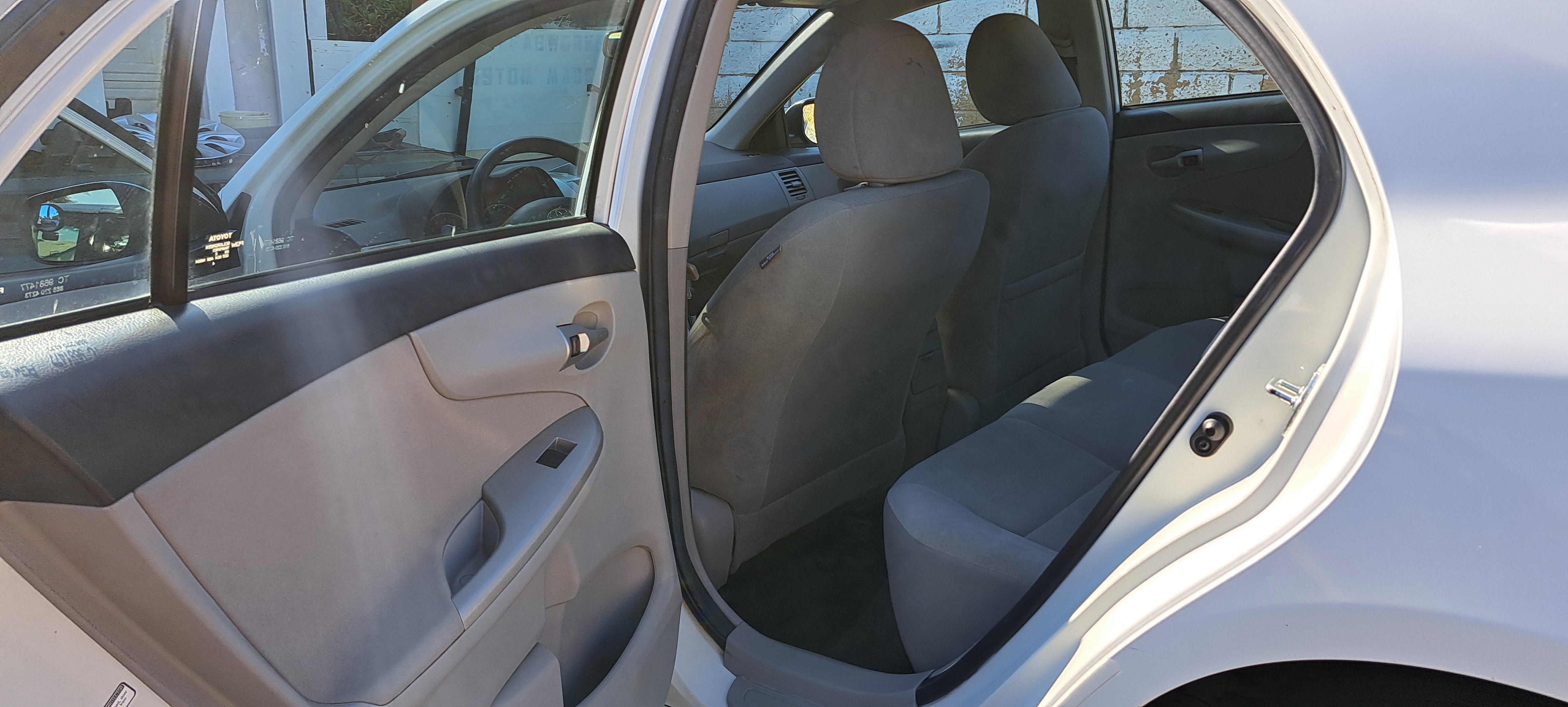 Used 2012 Toyota Corolla LE FWD image 7