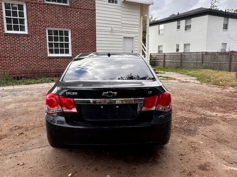 Used 2011 Chevrolet Cruze LT image 2