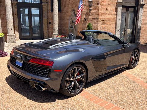 Used 2021 Audi R8 V10 w/ Premium Package RWD image 8