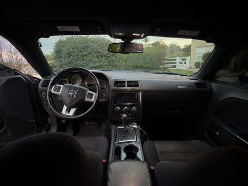 Used 2011 Dodge Challenger image 9