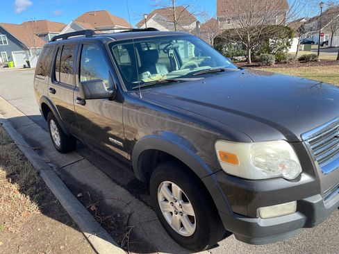 Used 2007 Ford Explorer XLT AWD/4WD image 8