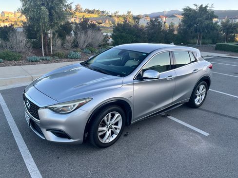 Used 2018 INFINITI QX30 image 13
